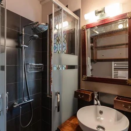 La Maison De Atypical House Center 12p